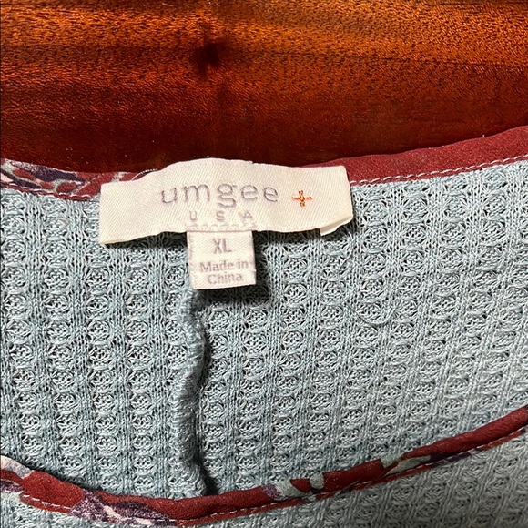 Umgee Blue and Red Patchwork Flutter Sleeve Top - Picture 2 of 3